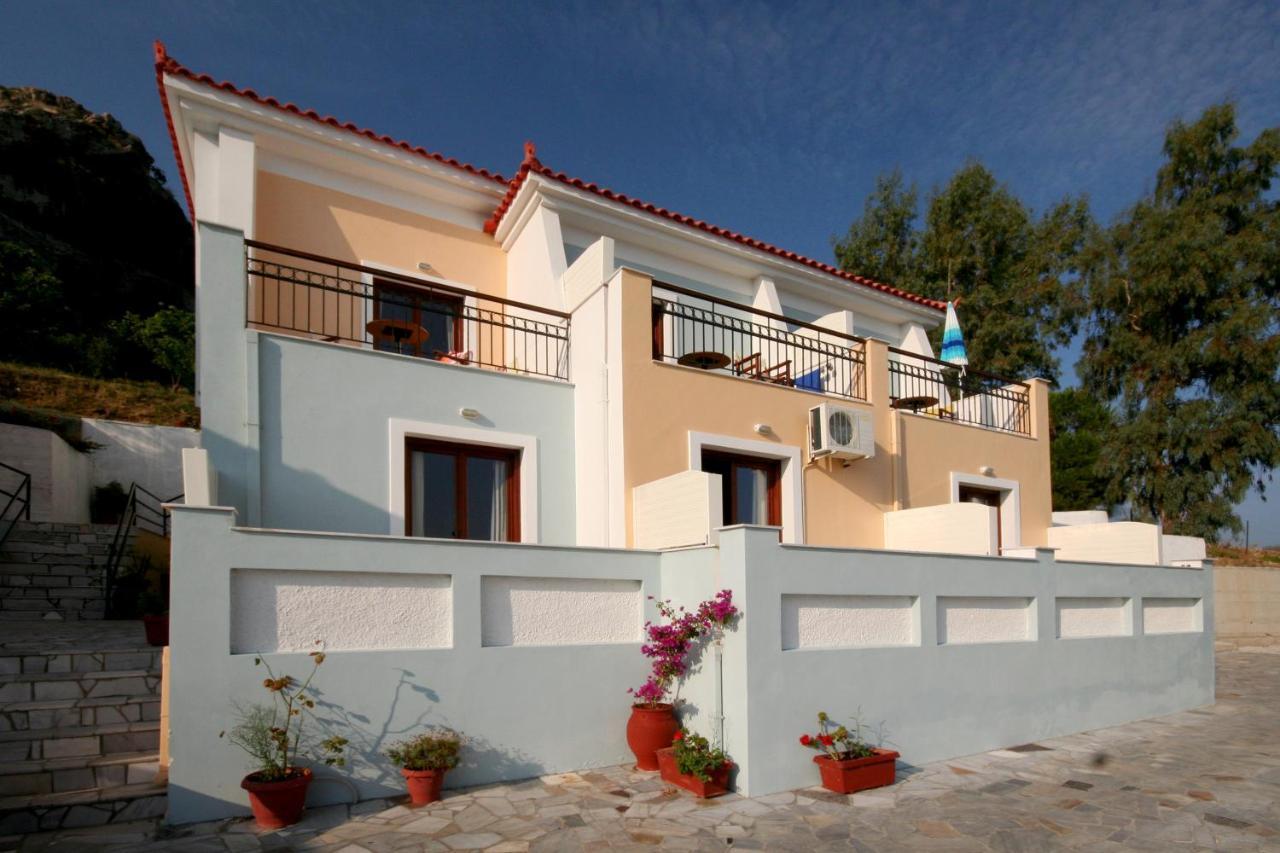 Clara 3* Petra (Lesbos)